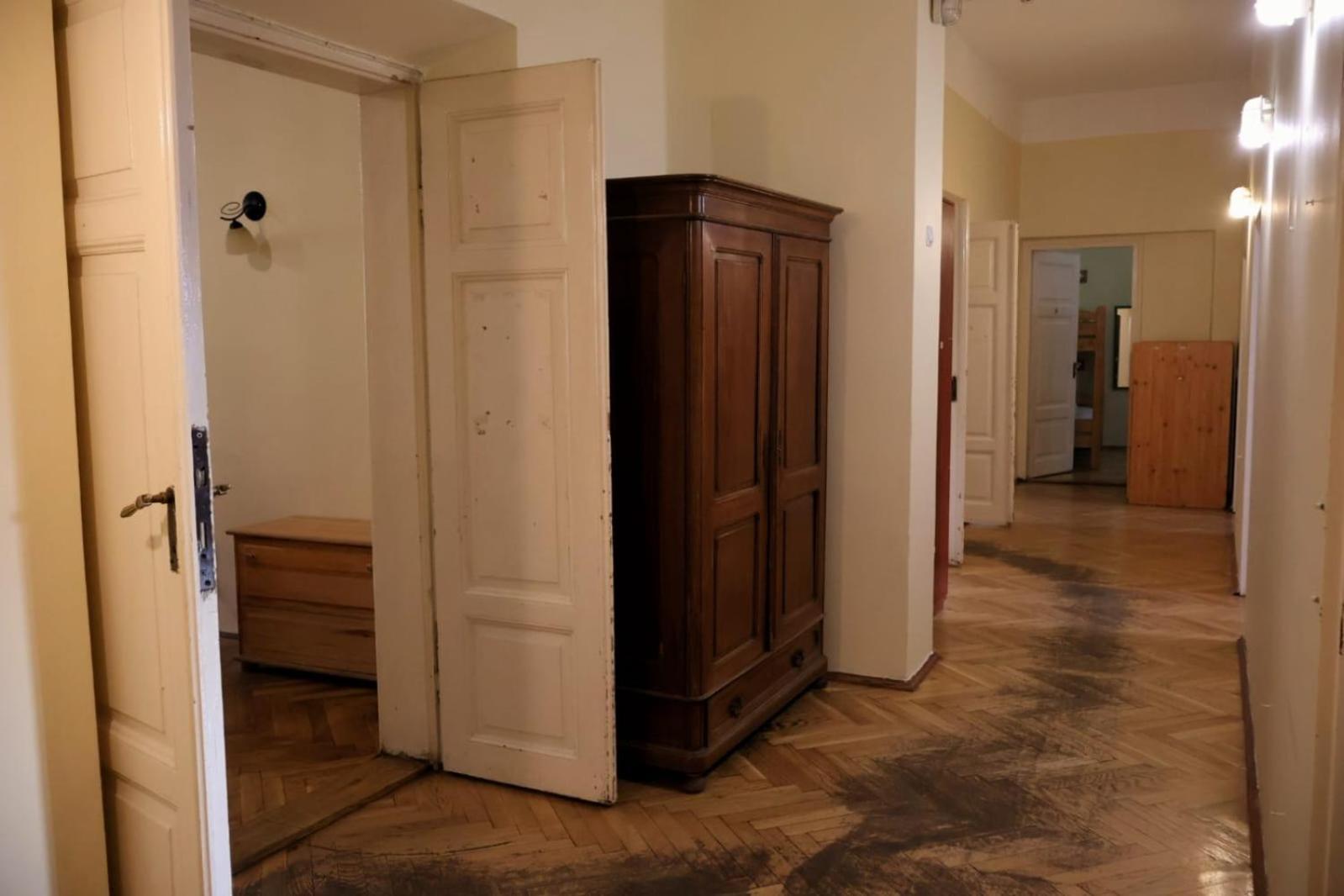 50 People Apartment Krakow Luaran gambar